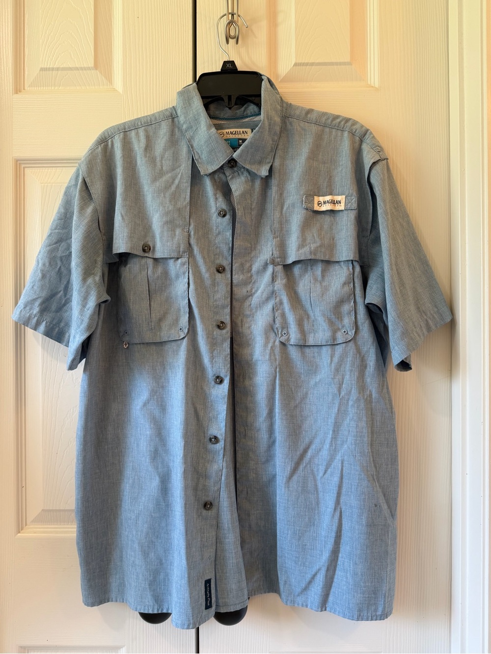 Magellan Outdoors Light Blue Short-Sleeve Button-Down Shirt size M